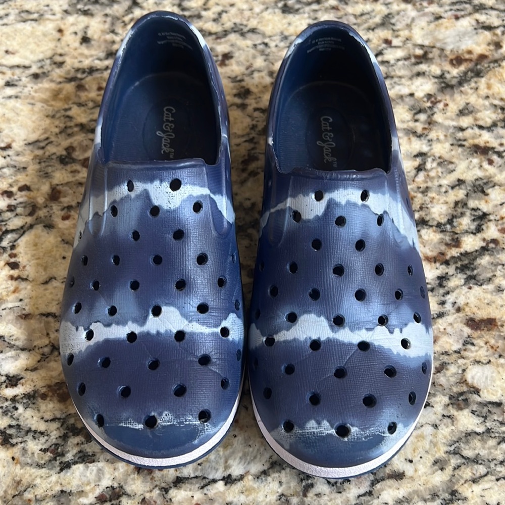 GUC; Cat & Jack boys, toddler size 10 blue and white shoes.